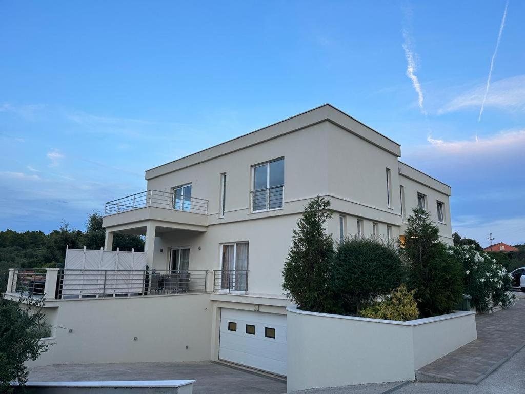 Villa Kora - Luxury Holiday Apartments Лумбарда Экстерьер фото