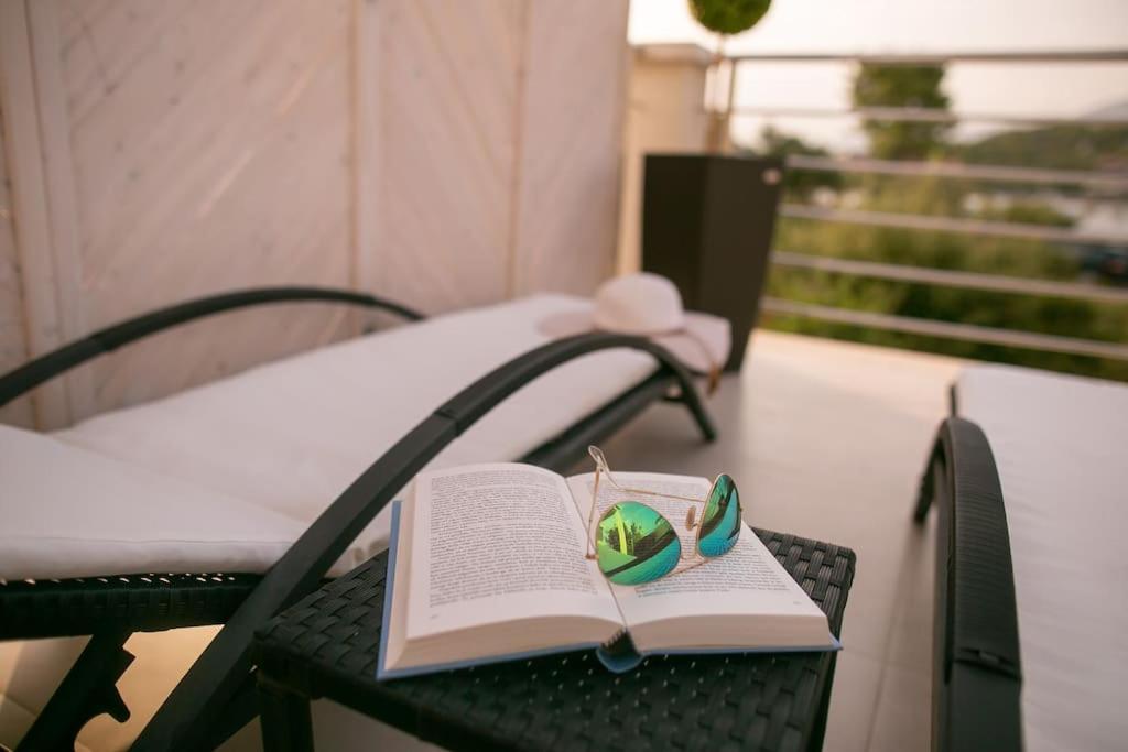 Villa Kora - Luxury Holiday Apartments Лумбарда Экстерьер фото