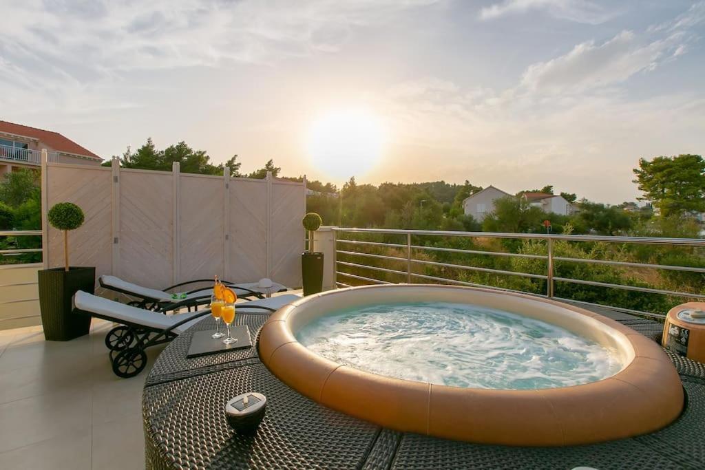 Villa Kora - Luxury Holiday Apartments Лумбарда Экстерьер фото