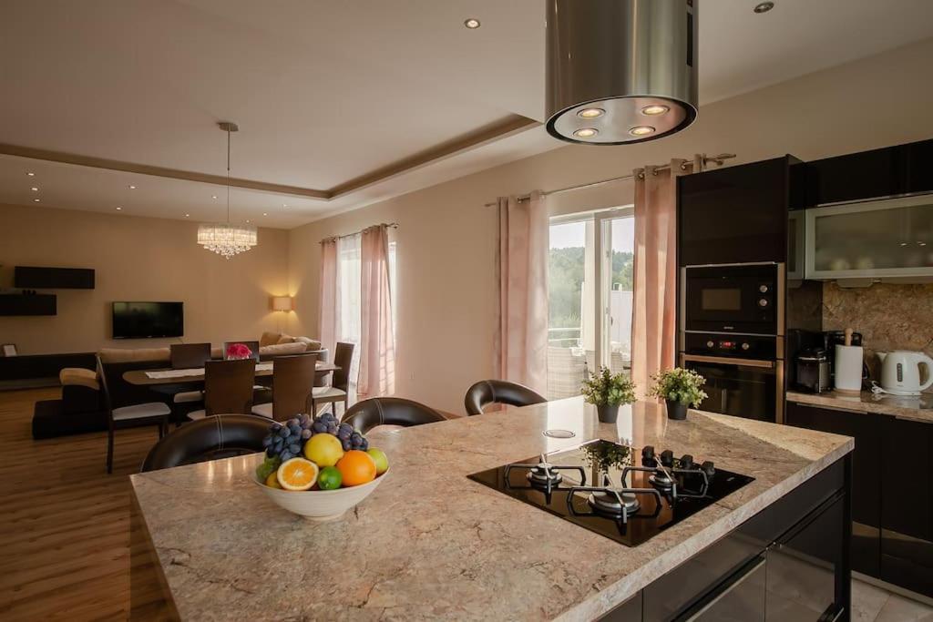 Villa Kora - Luxury Holiday Apartments Лумбарда Экстерьер фото