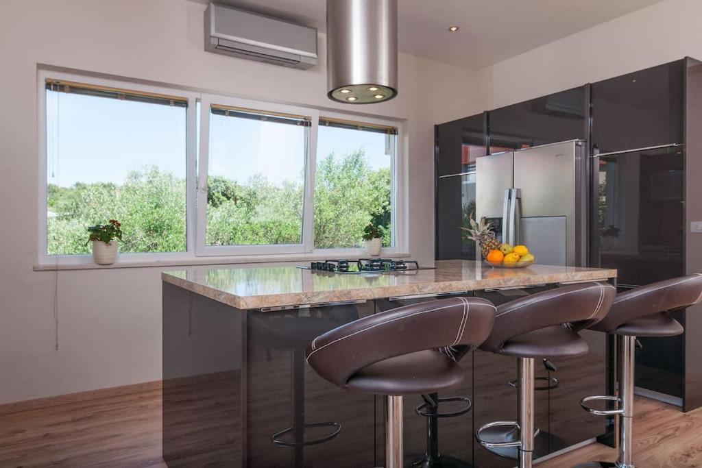 Villa Kora - Luxury Holiday Apartments Лумбарда Экстерьер фото