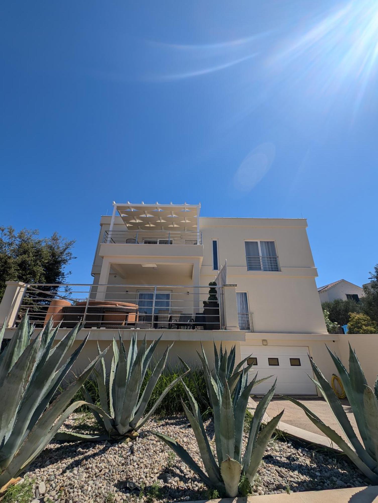 Villa Kora - Luxury Holiday Apartments Лумбарда Экстерьер фото